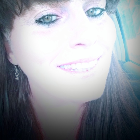 Meet your Posher, Beth - Picture 1 of 1